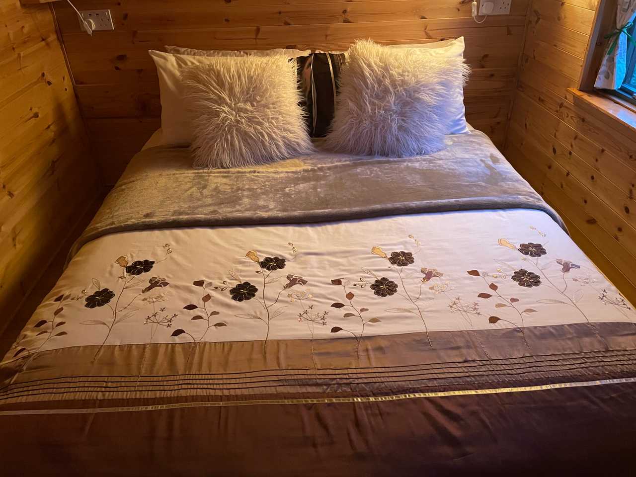 Secluded Cabin on Vegan animal sanctuary 
