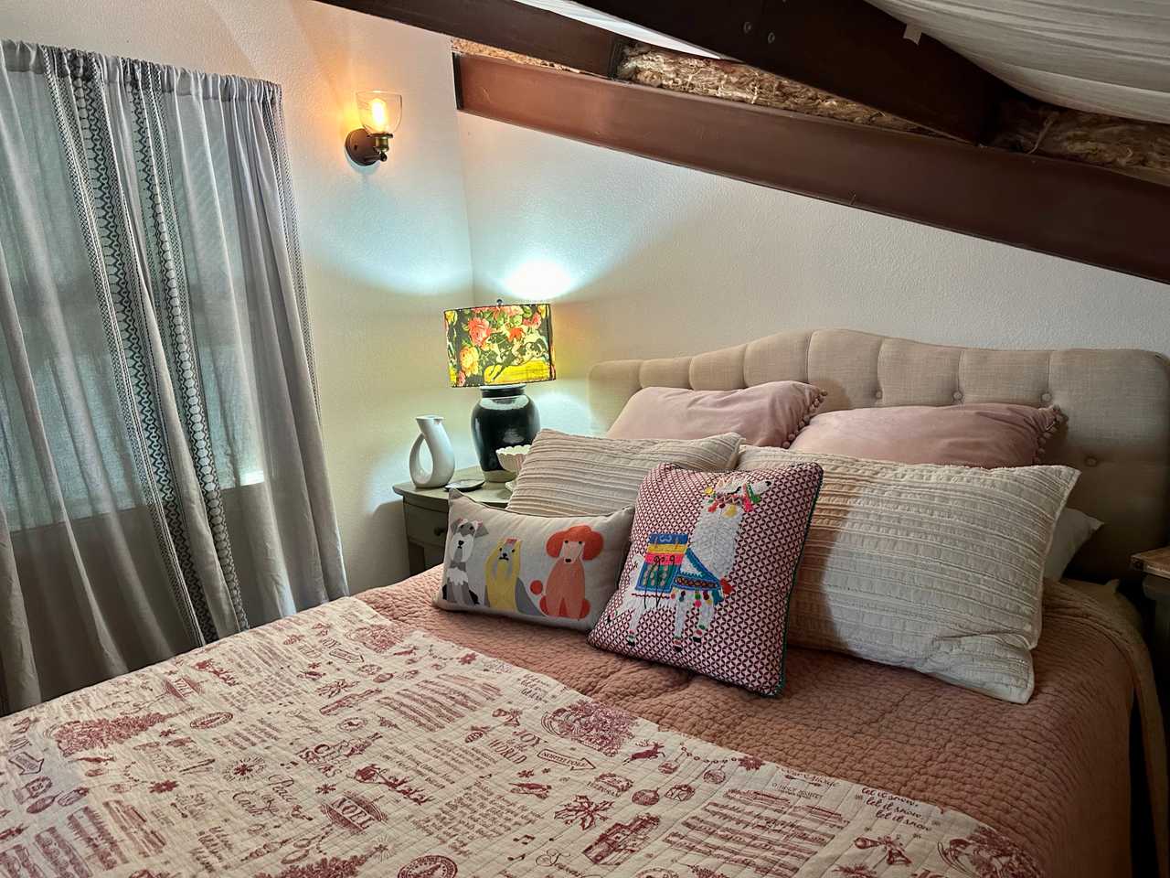 Barn Bunkhouse with Upper Deck & Sunset Views of the Sanctuary