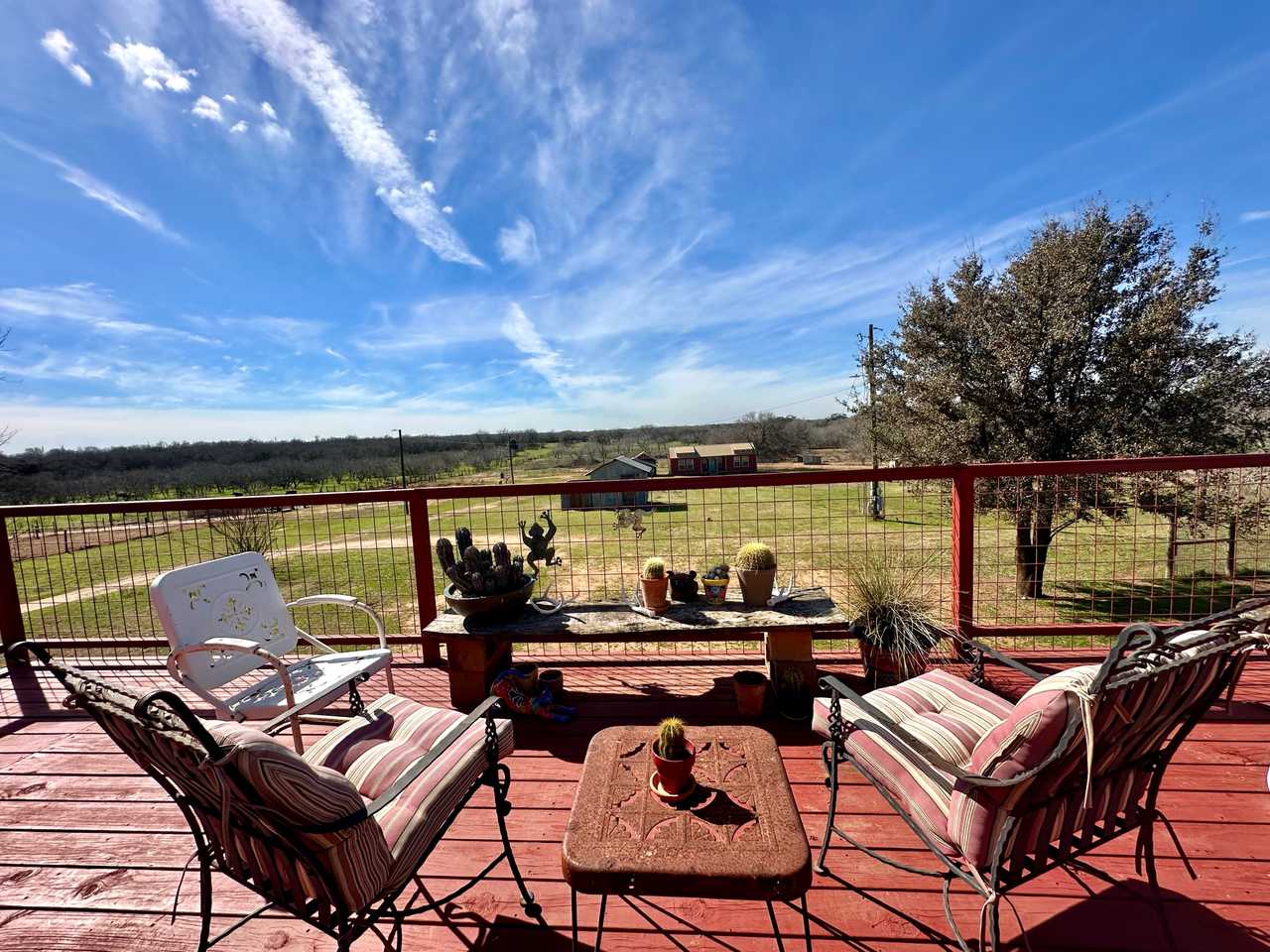 Barn Bunkhouse with Upper Deck & Sunset Views of the Sanctuary