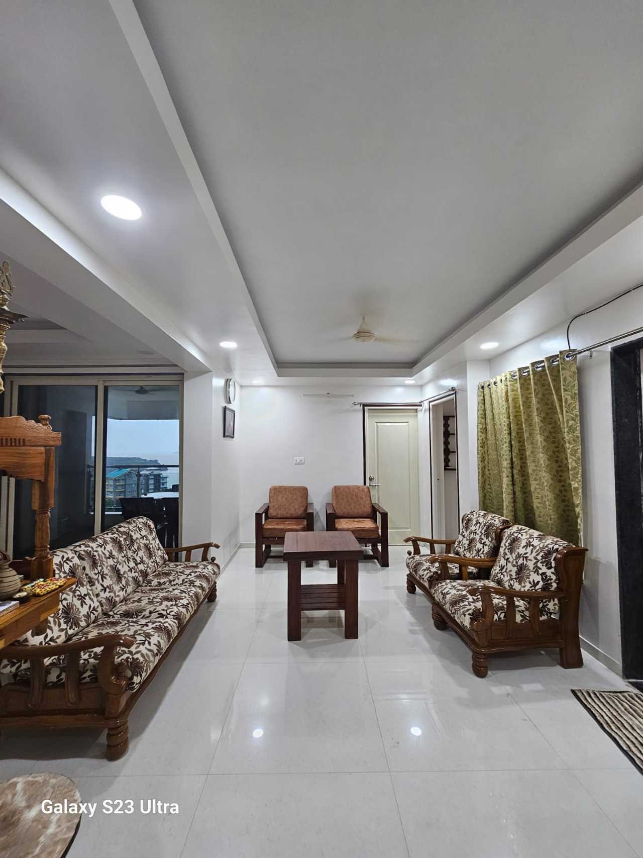 Seafacing flat with stunning views ,spacious comfortabl living area & amenities