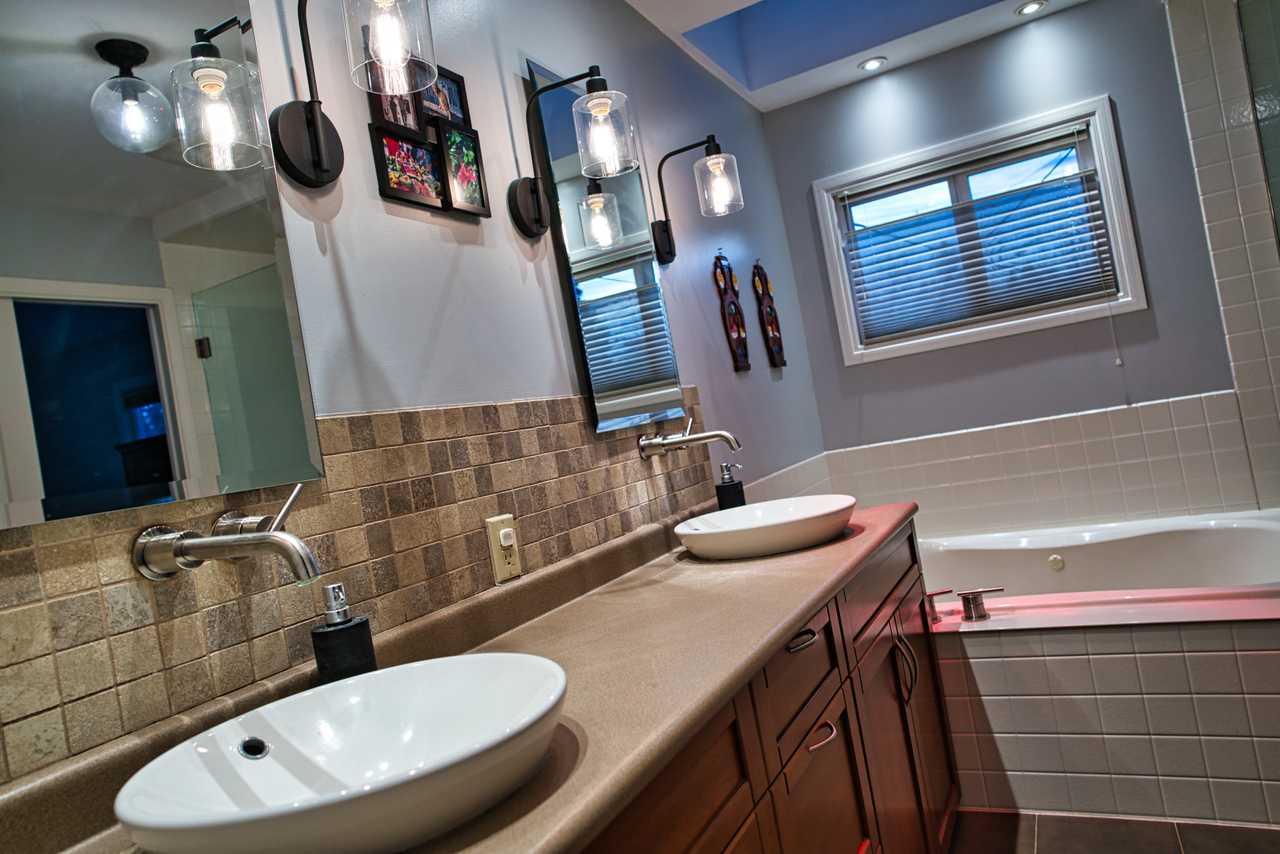 Private Room, 3 minutes from C-Train