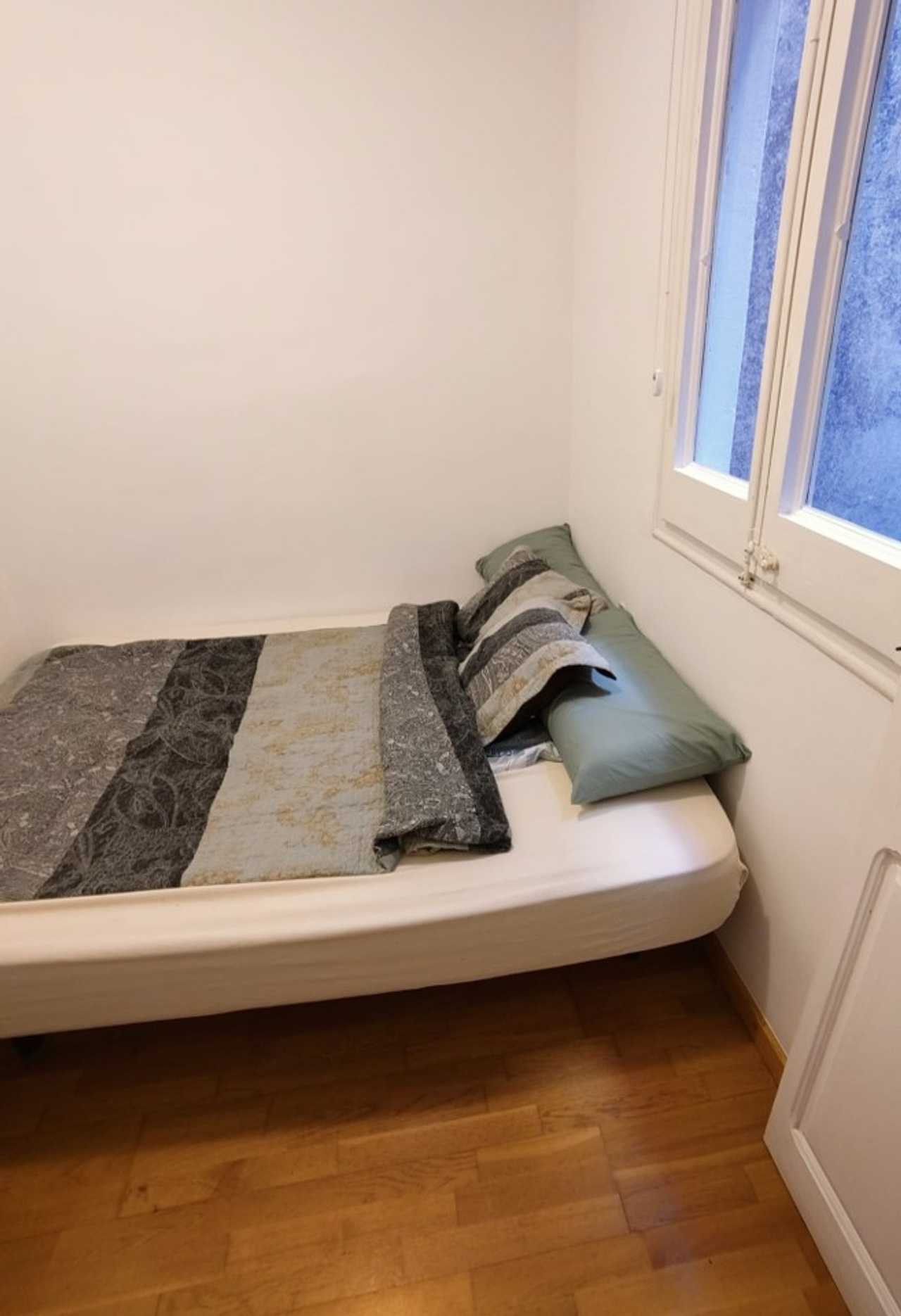 Calm and bright apartment only one corner to all centers and connections of BCN