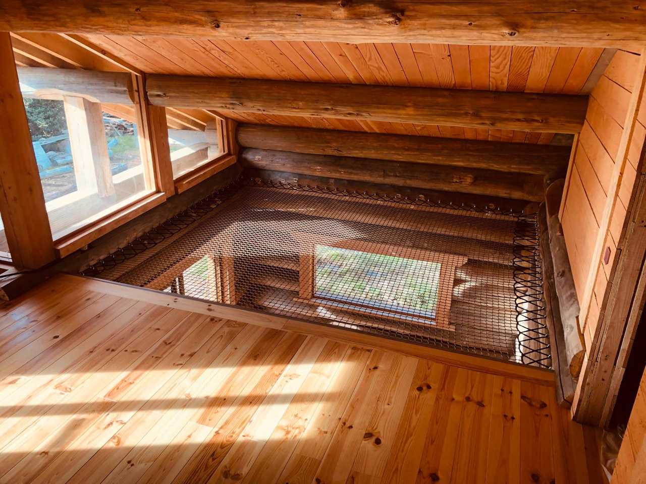 Maison en fuste construite de nos mains, entre la forêt et l'océan.,