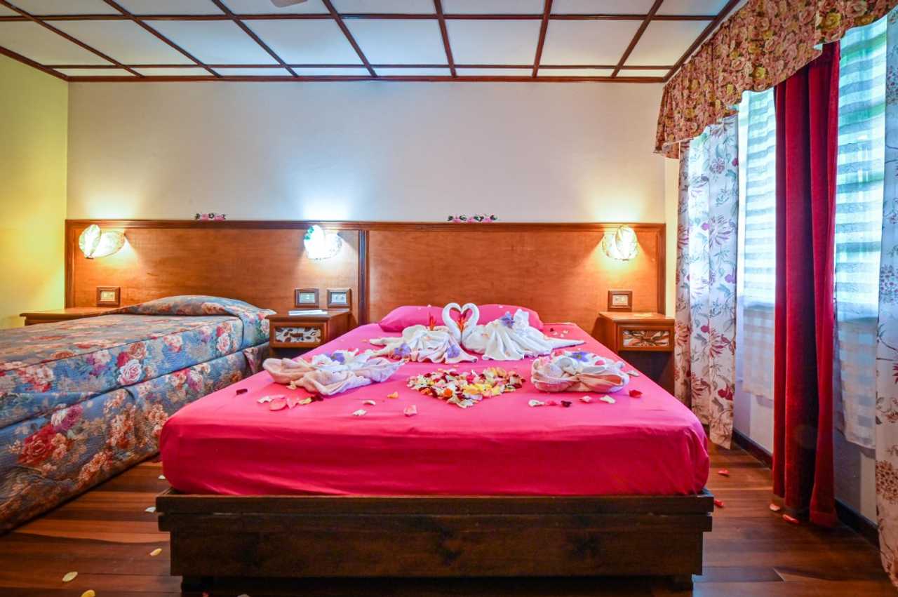 Lands in love hotel & forest resort 