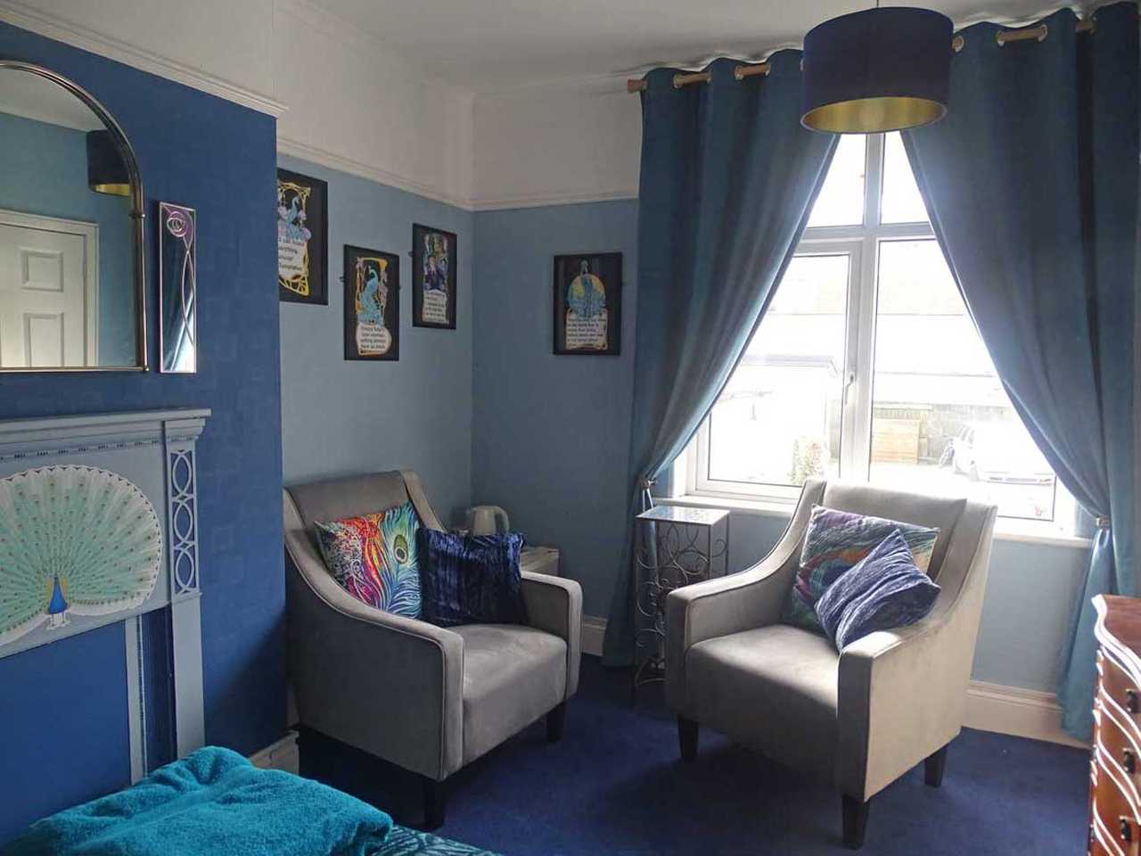 Unique book-themed dog-friendly vegan guesthouse near sandy beach - Torbay Devon