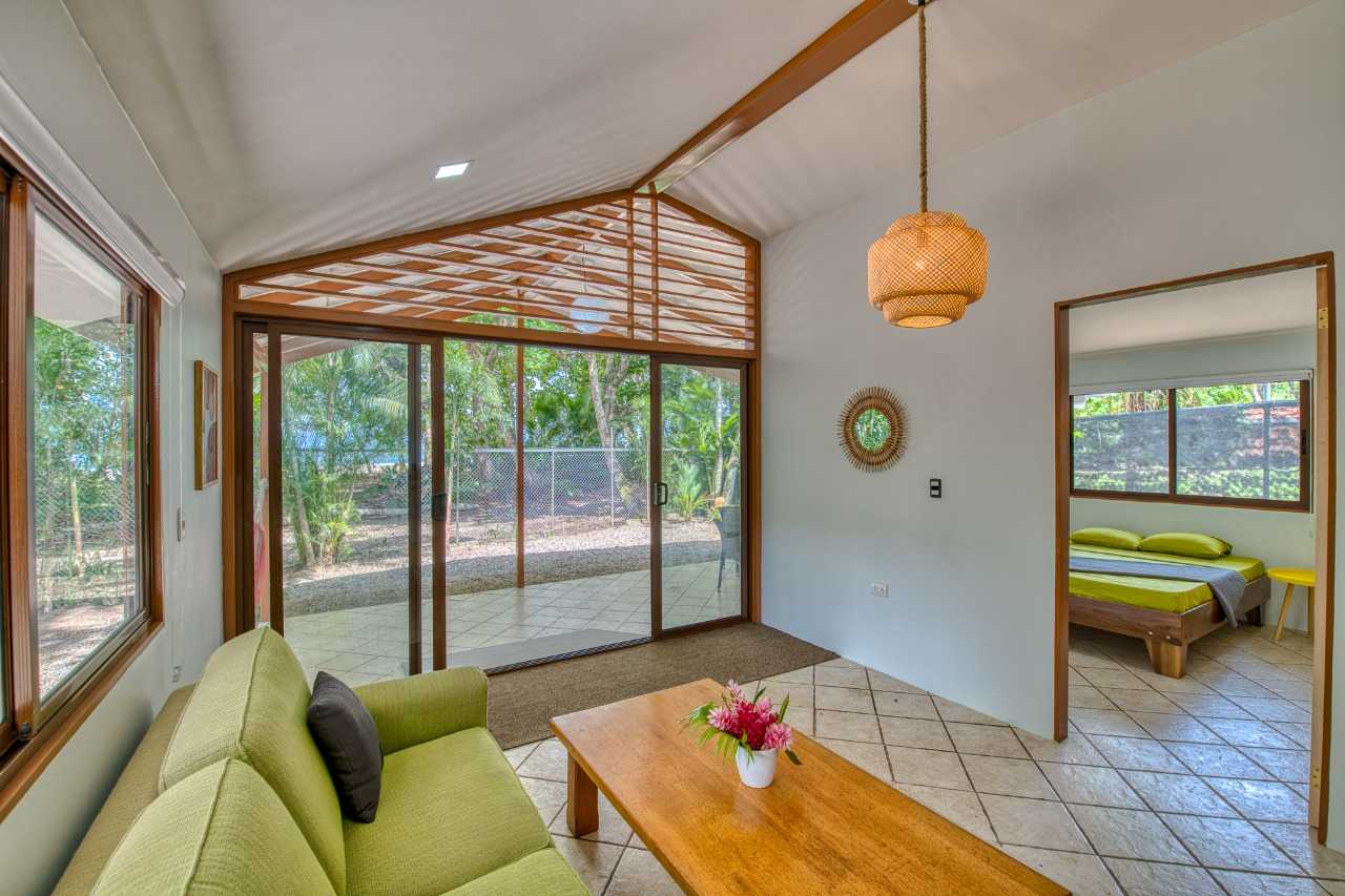 Oceanfront House with AC & Wifi @ Cocles Beachbreak
