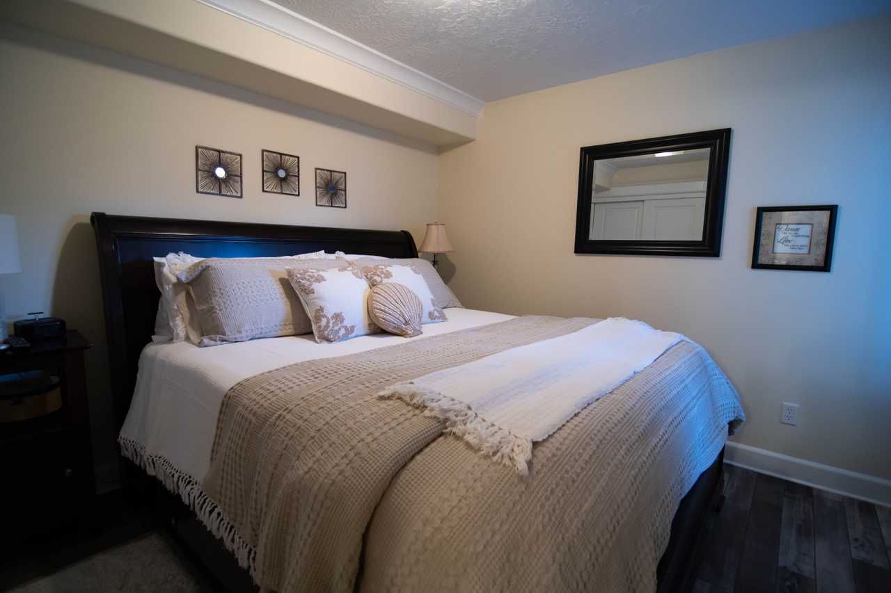 On the beach! 3 King beds, ultimate vegan luxury!