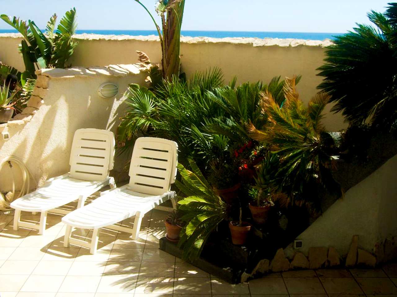 The Golden Rainbow - SEAFRONT apartments