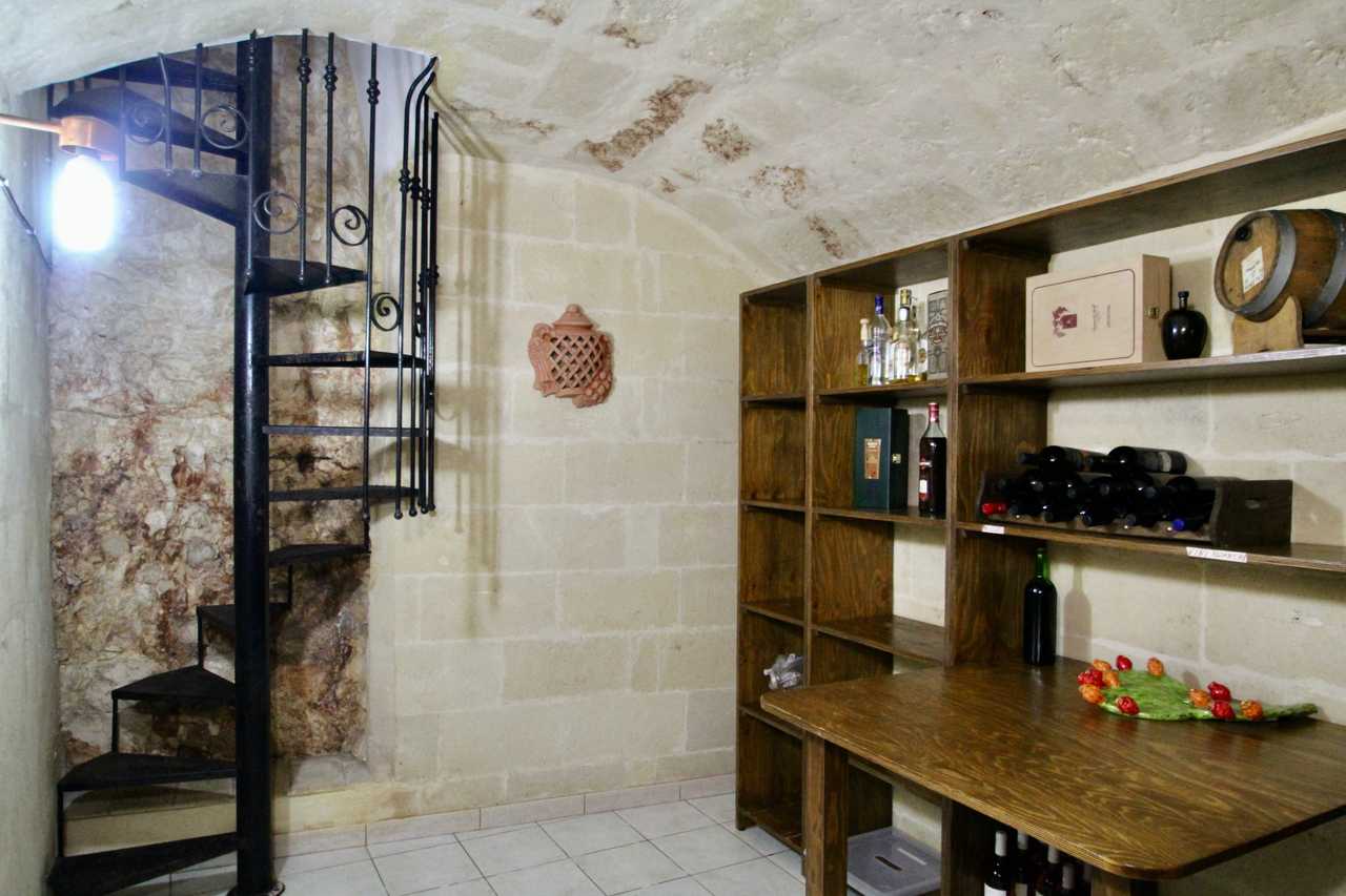 Luxury villa in midst of an ancient olive grove, ideal for families