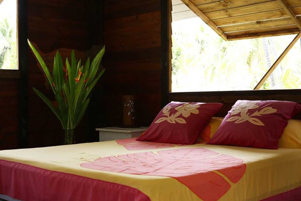 Nice Room in a beautiful local bungalow  on the beach