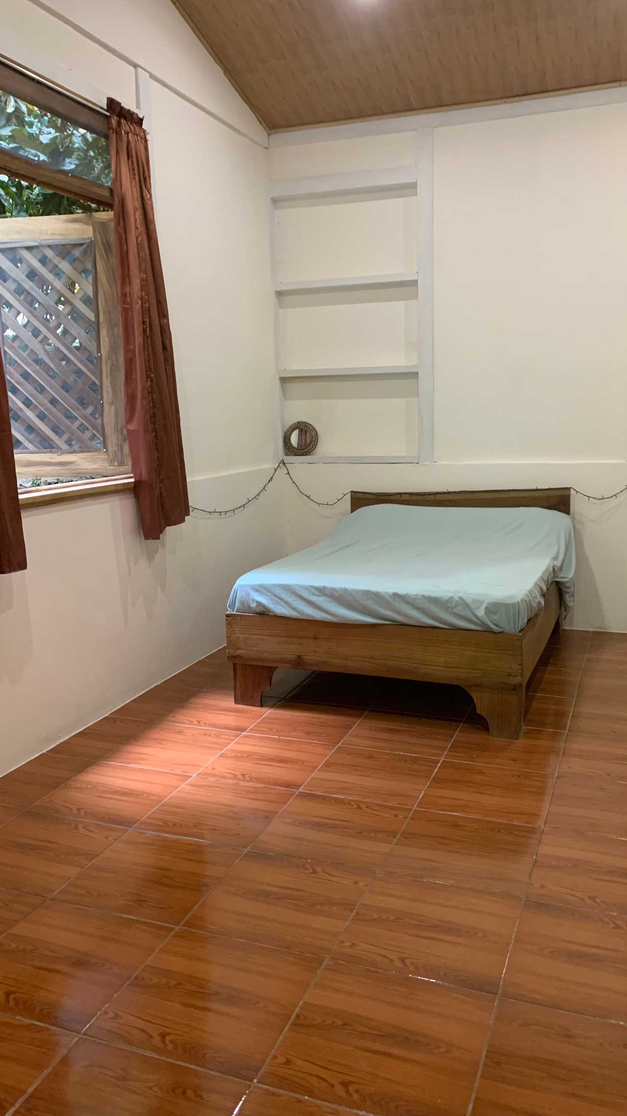 Beautiful tall room in Casa Pachamama on Magic Hill