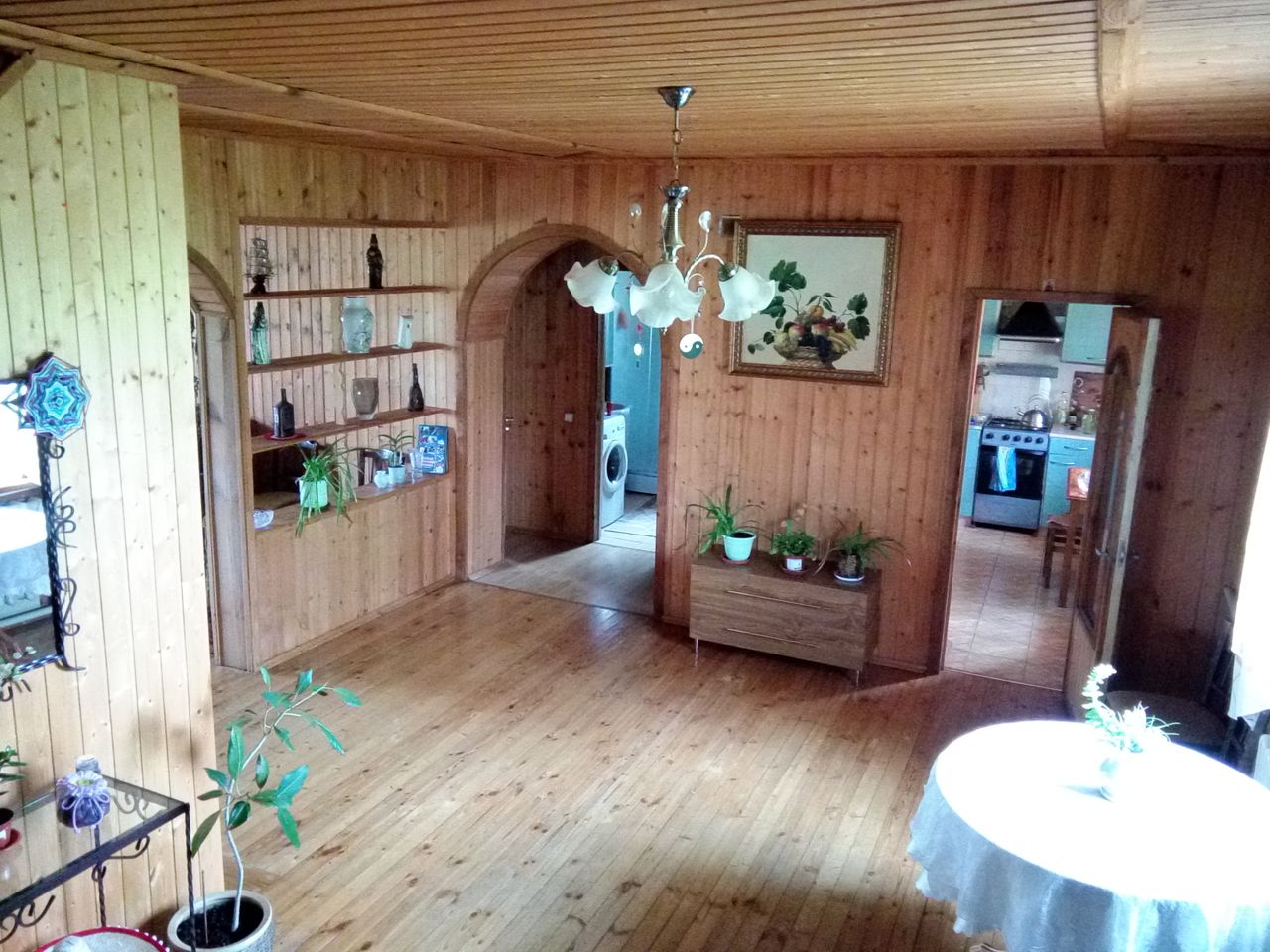 2 double bedrooms in a spacious house close to Moscow.