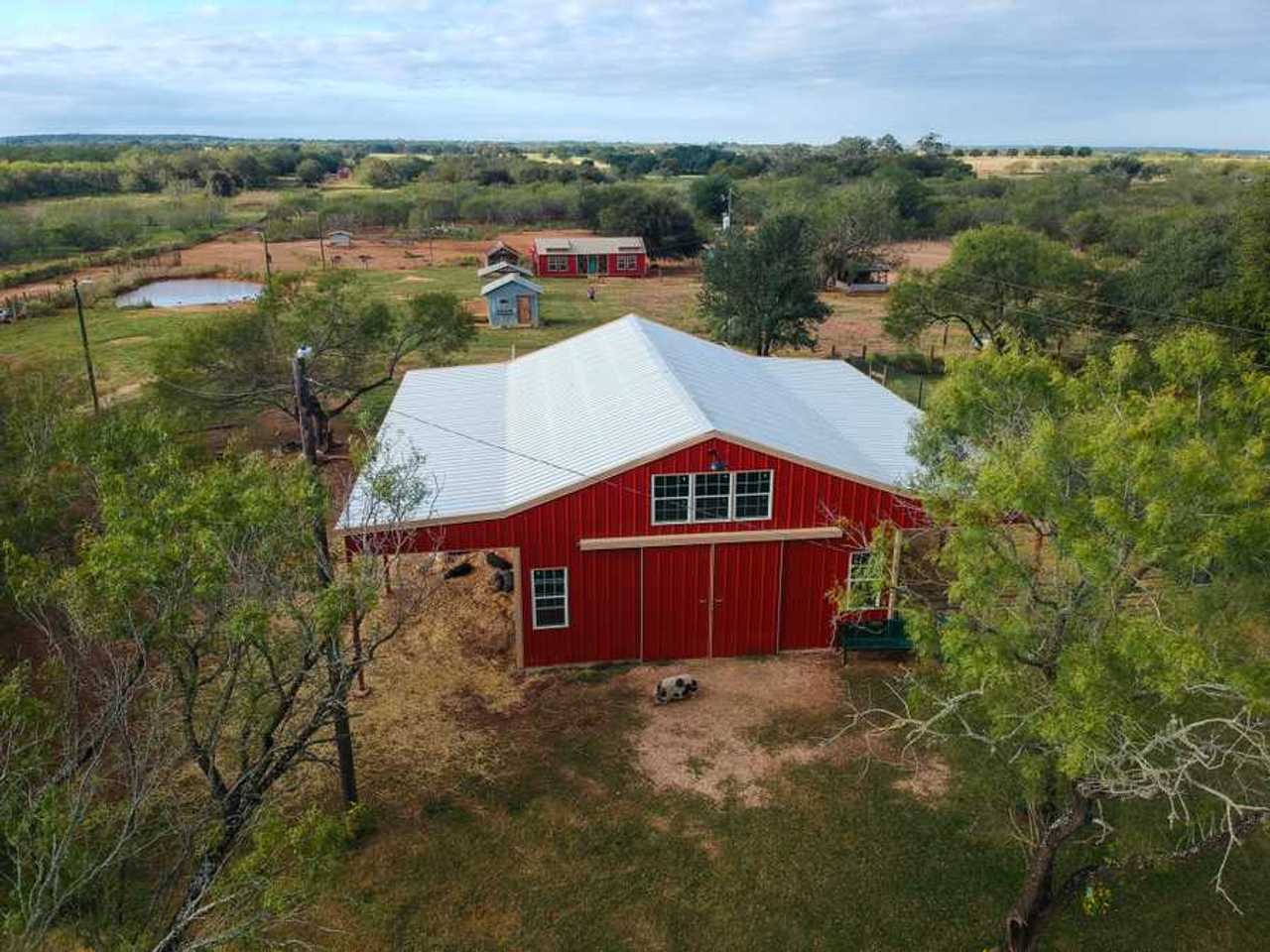 Barn Bunkhouse with Upper Deck & Sunset Views of the Sanctuary