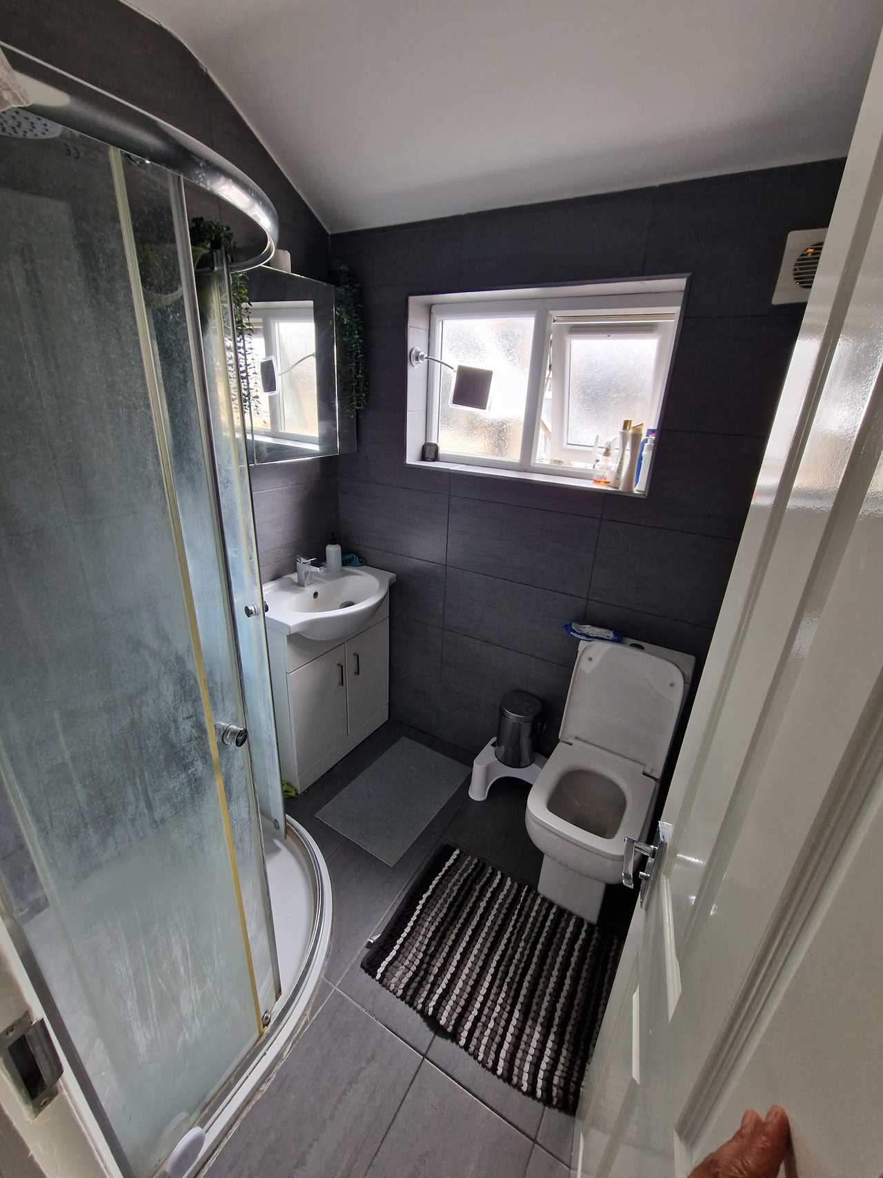 Double Room in a modern house (London)