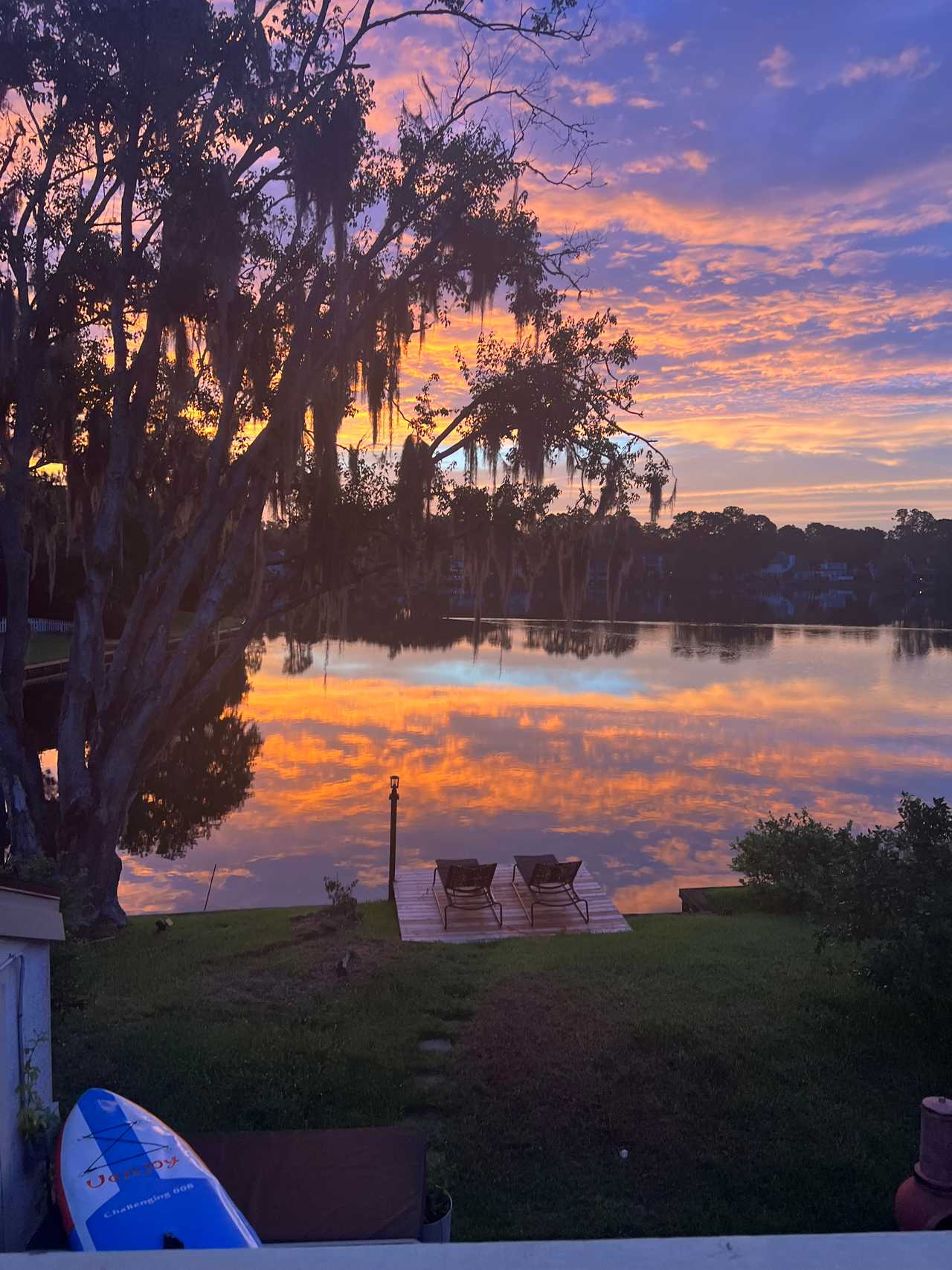 Lakefront property minutes away from local attractions