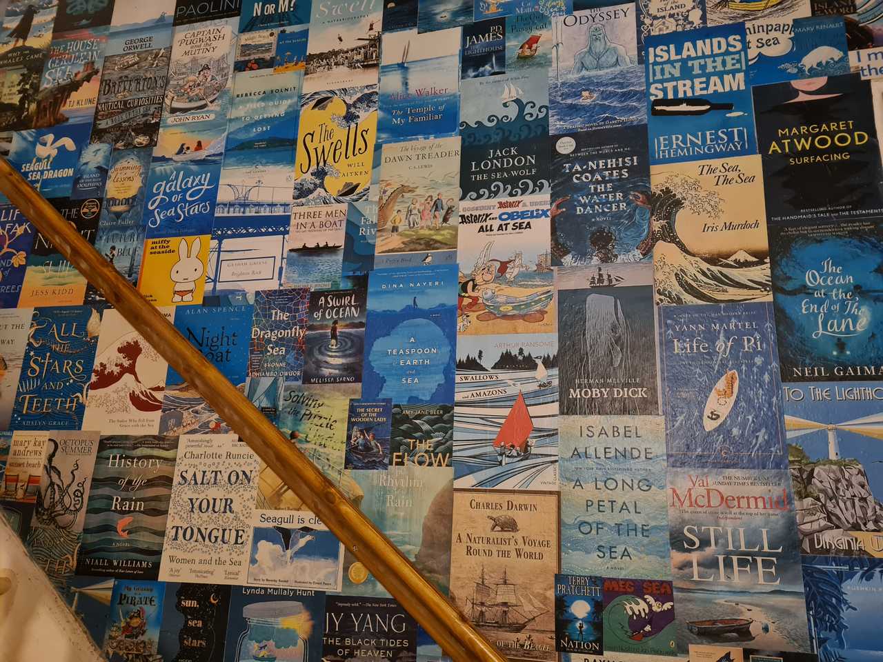 Unique book-themed dog-friendly vegan guesthouse near sandy beach - Torbay Devon