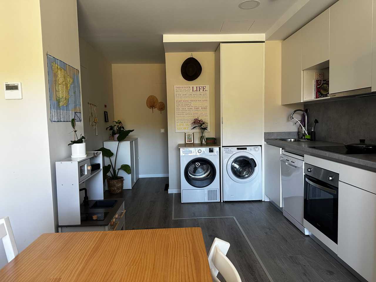Modern vegan room in Málaga with Private Bath