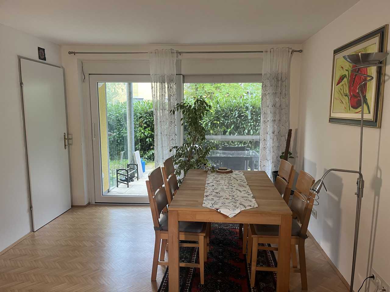 Garden apartment with spacious living room and spiritual athmosphere