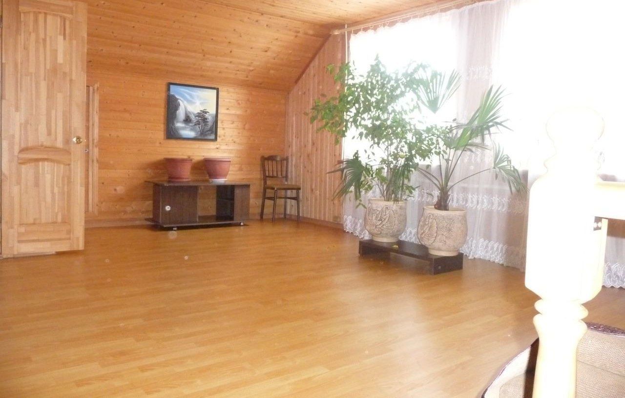 2 double bedrooms in a spacious house close to Moscow.