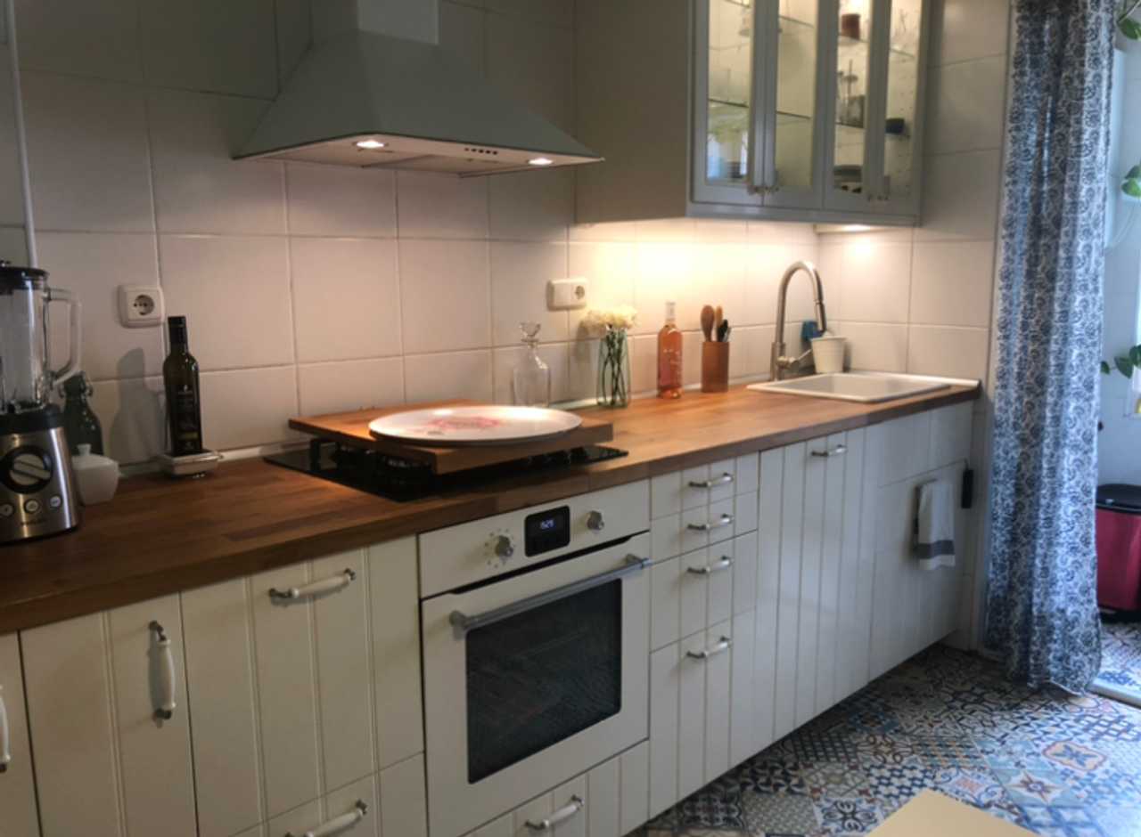 Private Room and Bathroom at a Cozy Apt with 3 Rooms & 2 Baths in City Center