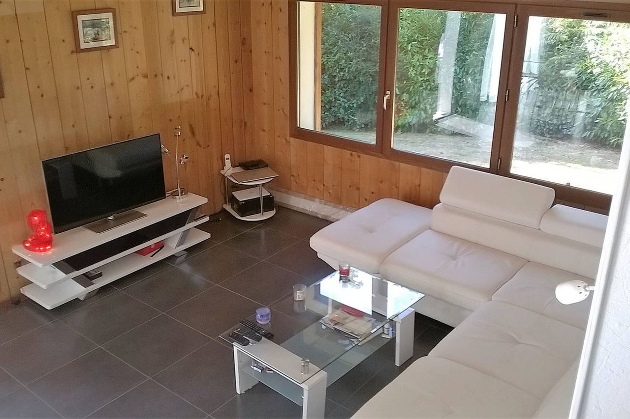 Private room in a very quiet area close to Vannes and beaches.