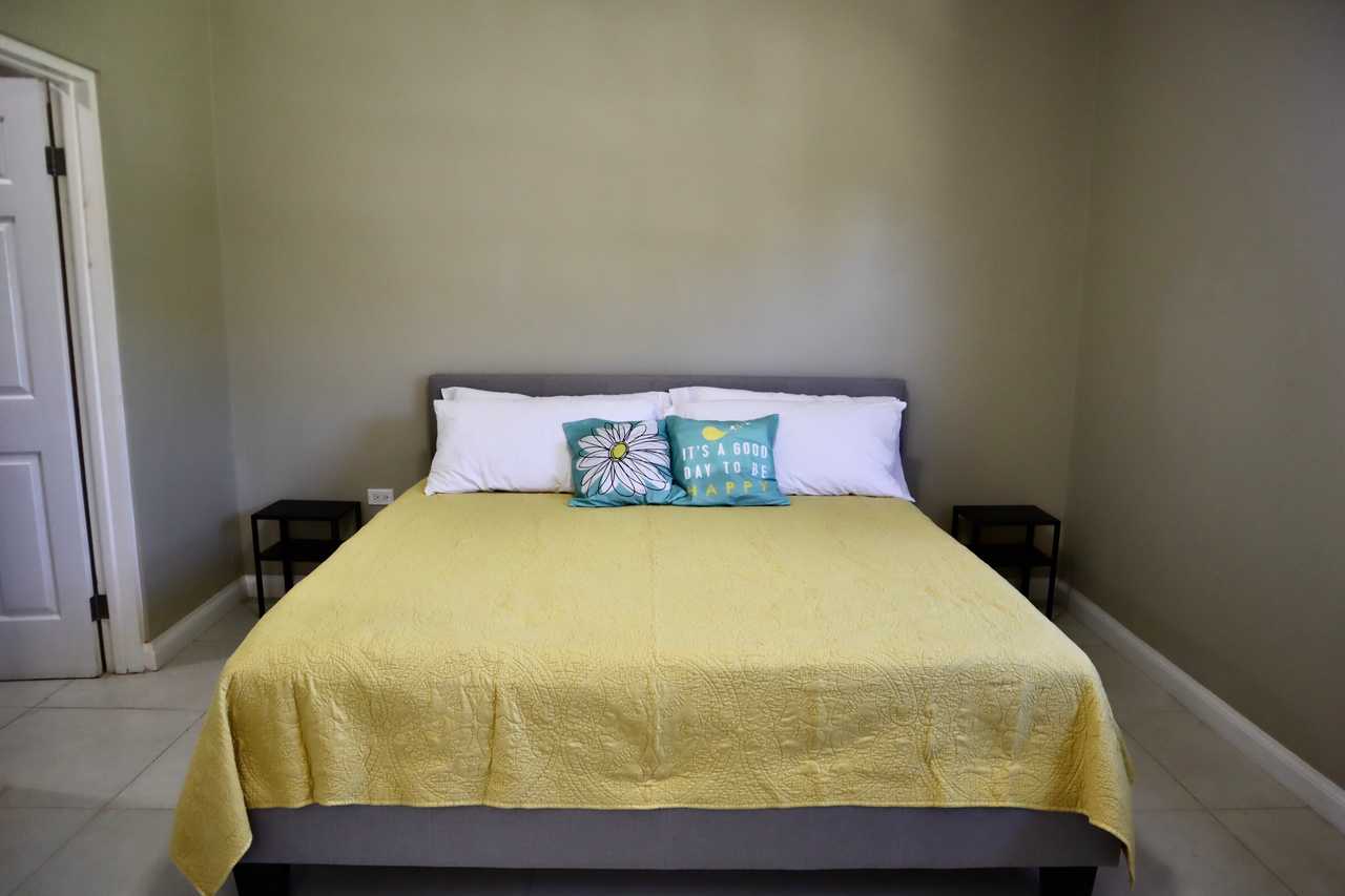 Cozy house with private beach access, 6 guest villa with A/C, Ocho Rios, Jamaica