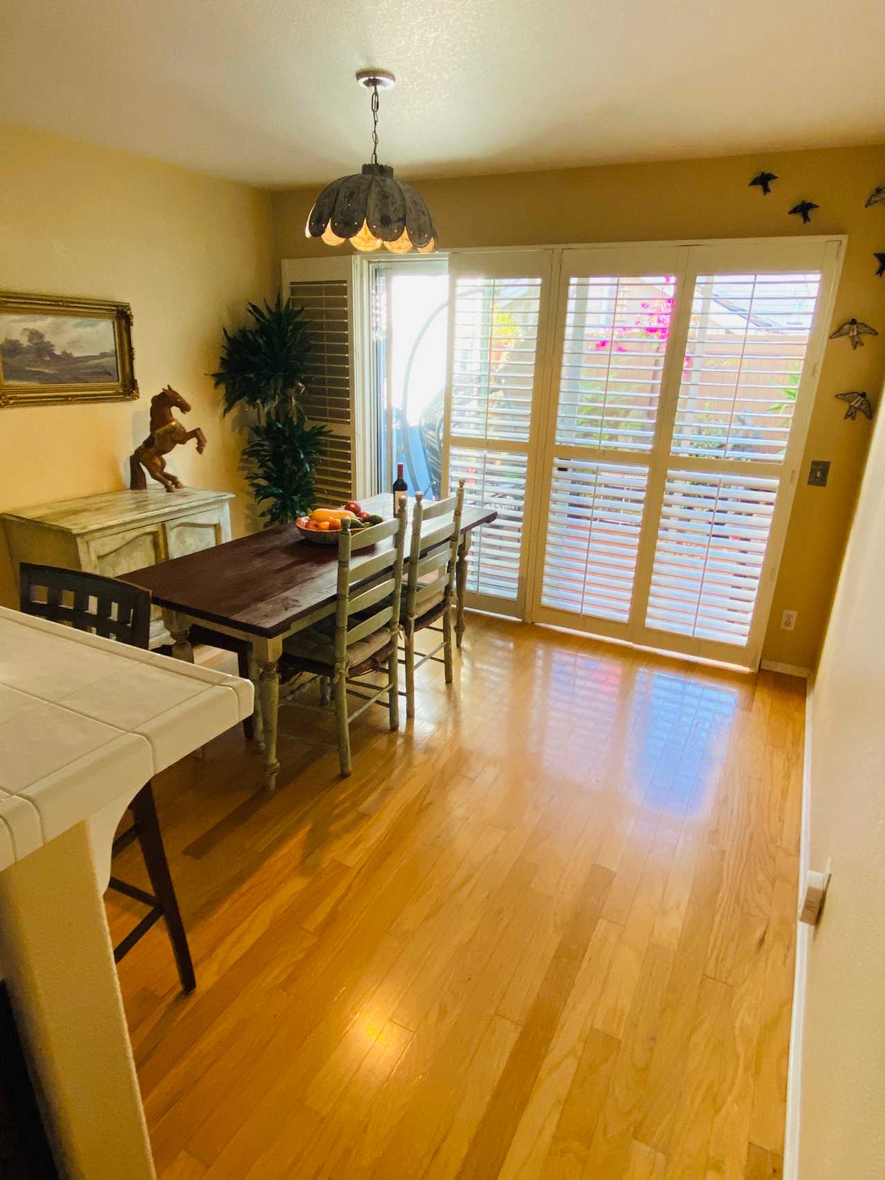 2-story Santa Barbara serene condo (30-day min/summers only)