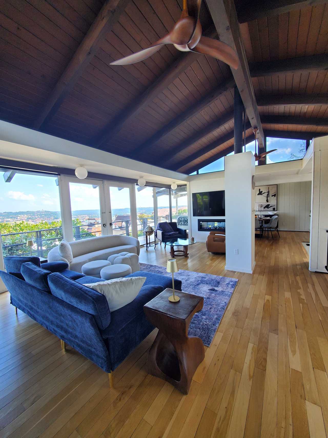 Mt. Adams Garden Villa Lookout - 4BR, 3Bath, Hot Tub, Balcony, Deck, Billiards