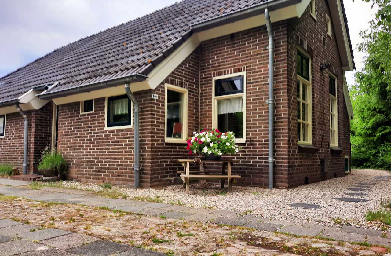 Lovely dog friendly cottage, in forest surrounding for wonderful walks & swims