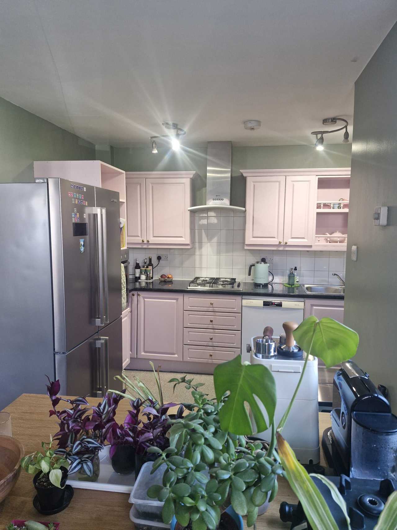 Spacious private room, under 10 minutes from the station.