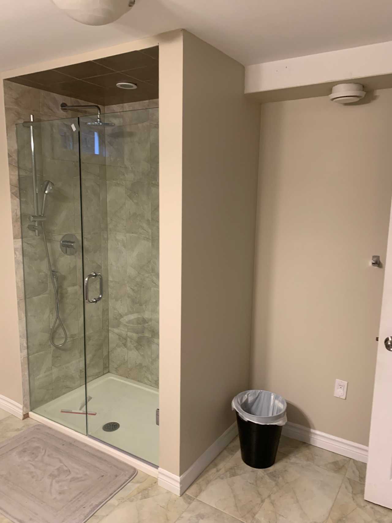 Clean place in a basement in a vegetarian house 