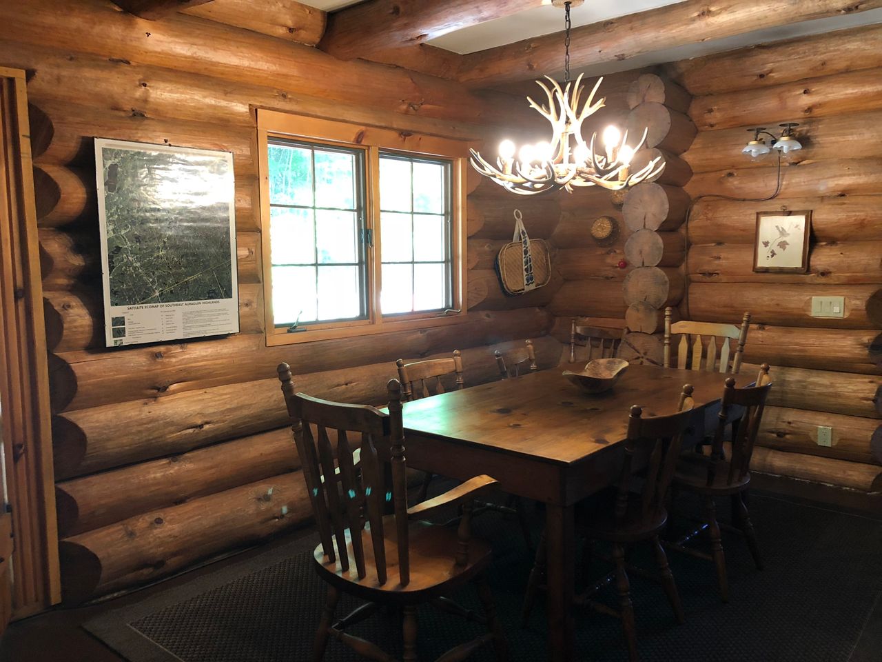 Log Cottage with a private lake