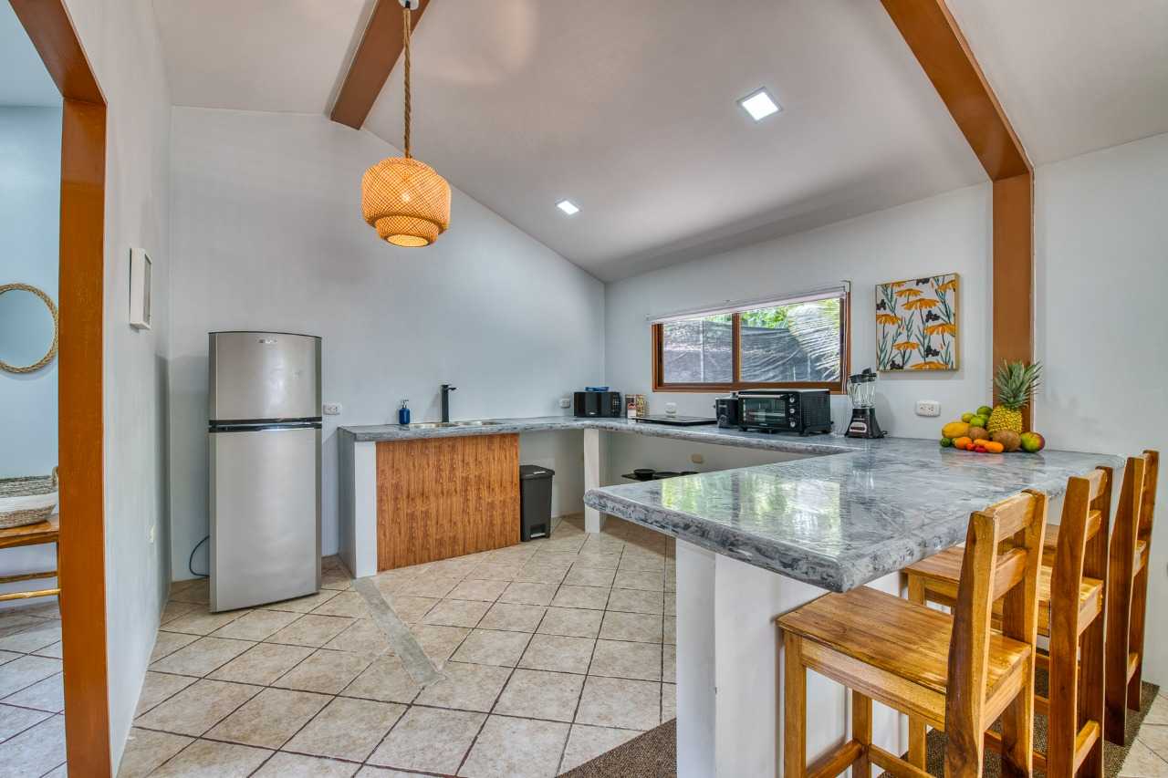 Oceanfront House with AC & Wifi @ Cocles Beachbreak