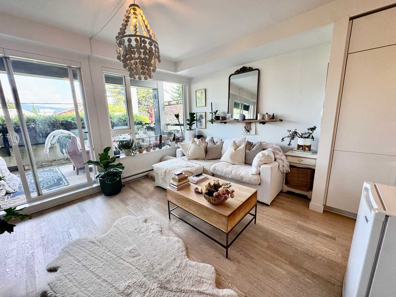 Beautiful & Clean Kits gem! HUGE patio!