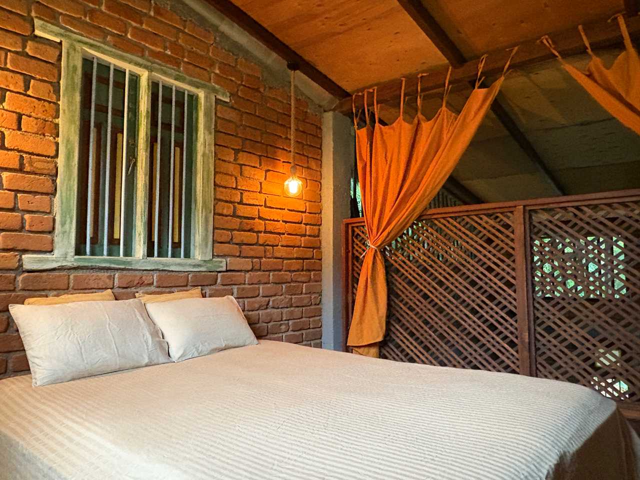 Wild hikes Nature Views and River Escapes.Rustic fores cottage With all 3 meals