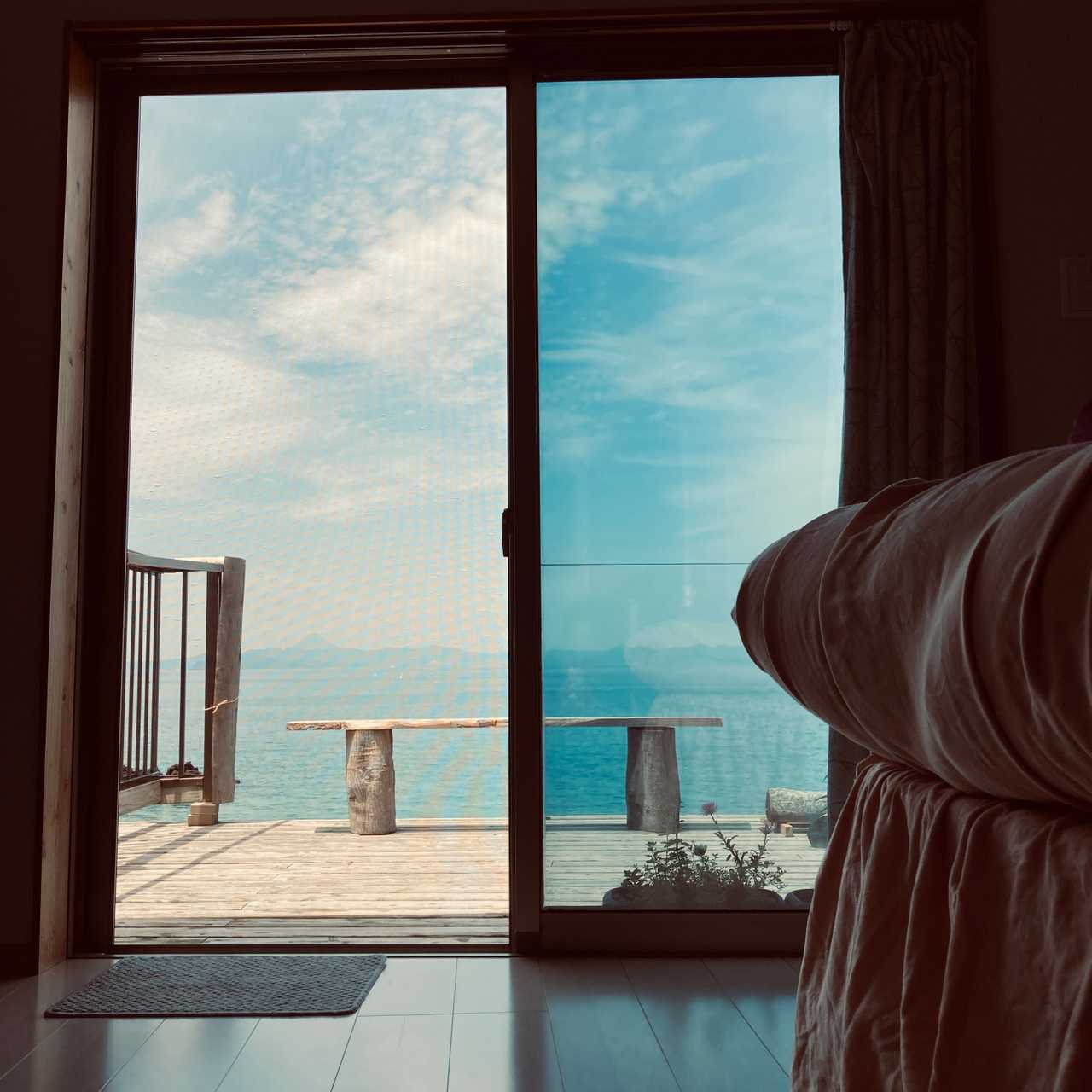 Beach front comfort with the nature show