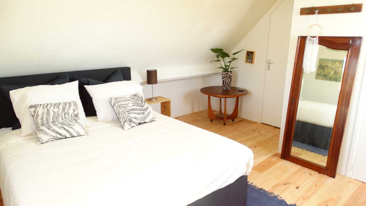 2 bedrooms, 100% vegan hotel, half and full board available. Wadden sea area.