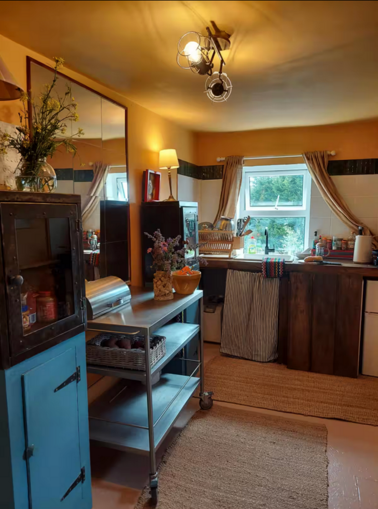 Charming Artistic Vegan Retreat