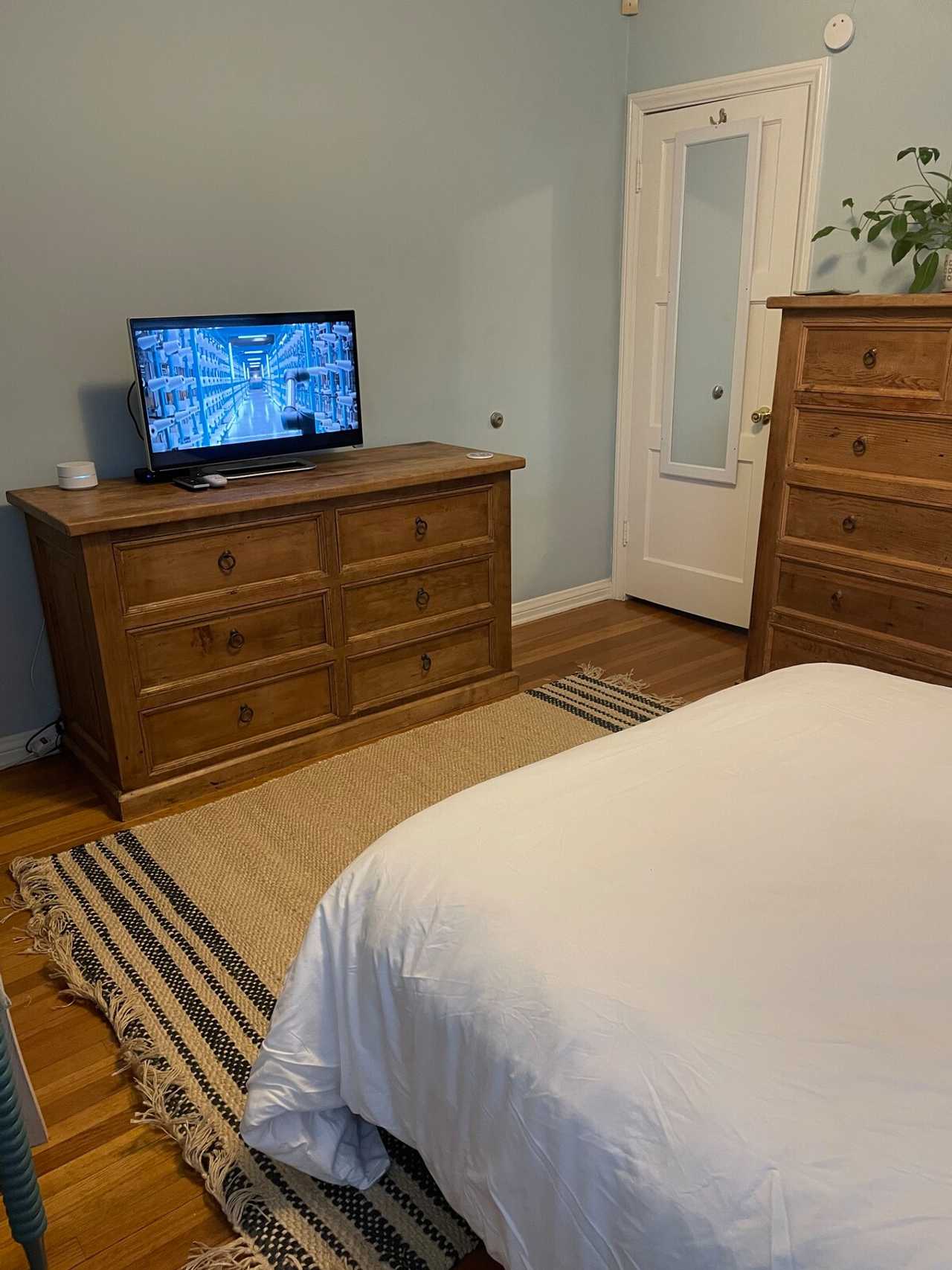Beautiful Bedrooms minutes from Universal Studios