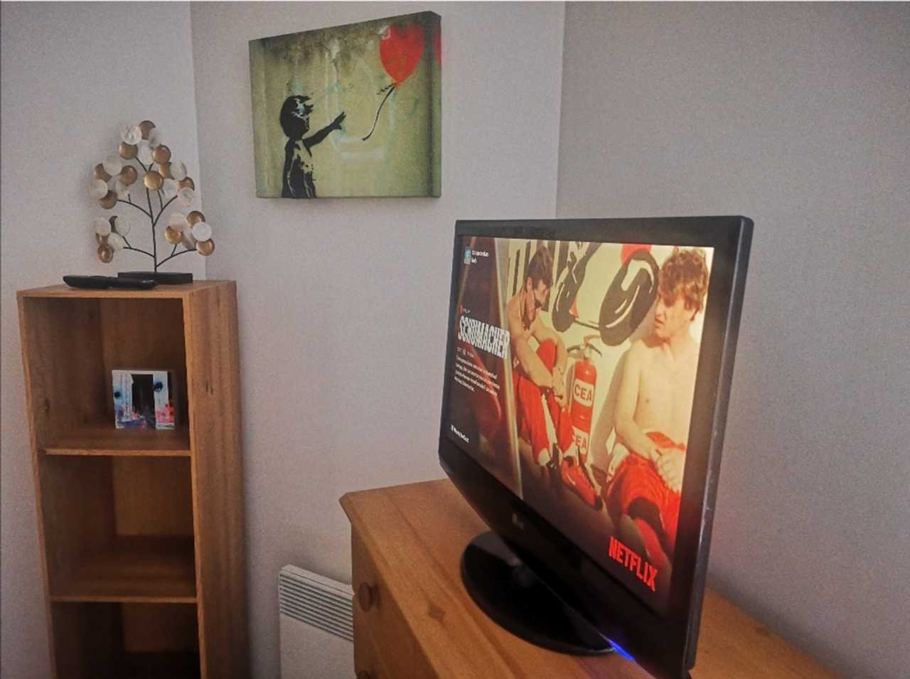 Lovely King bedroom + Private Bathroom 5 minutes from the city centre!