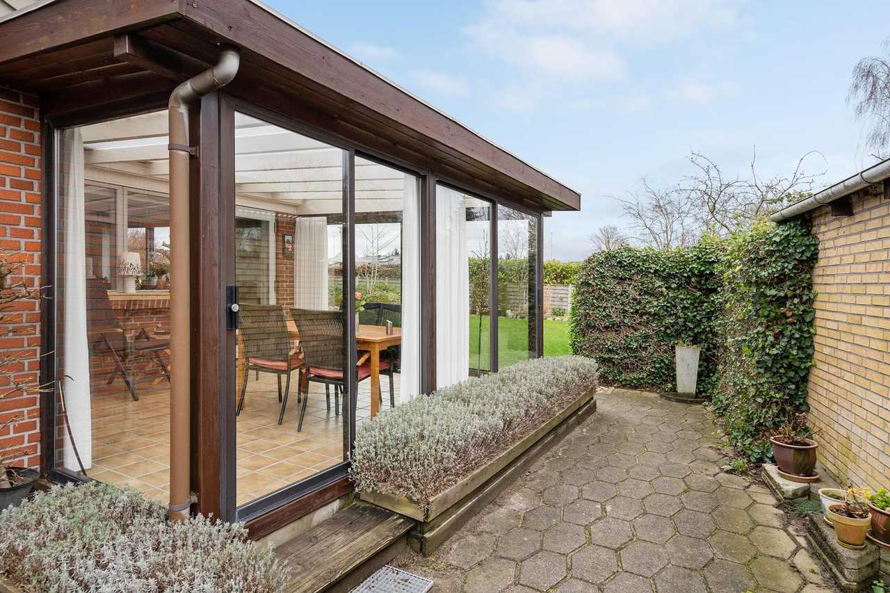 A room in a villa in a quiet neighbourhood surrounded by green areas