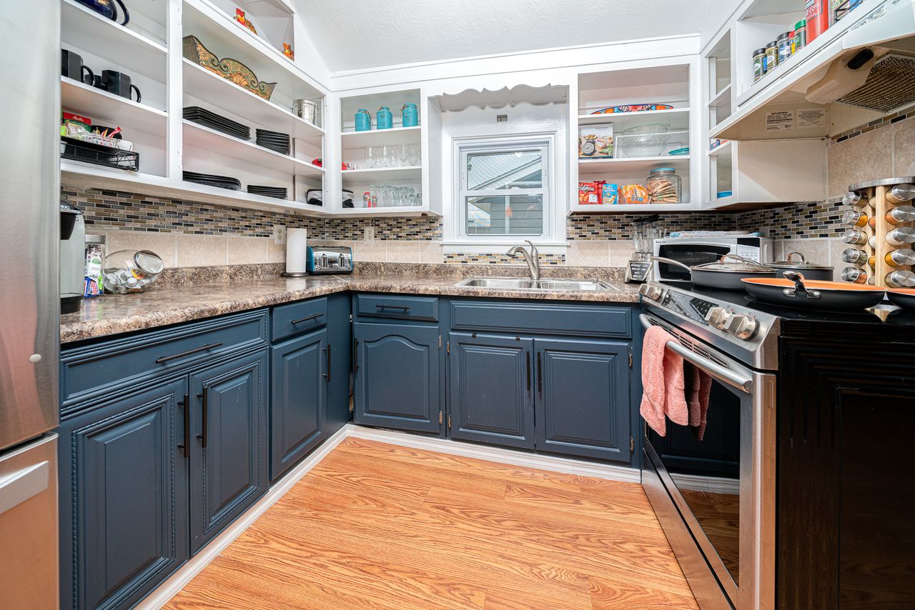 Entire Home-Vegan Friendly and Pet-Friendly, Fenced Yard & Breakfast