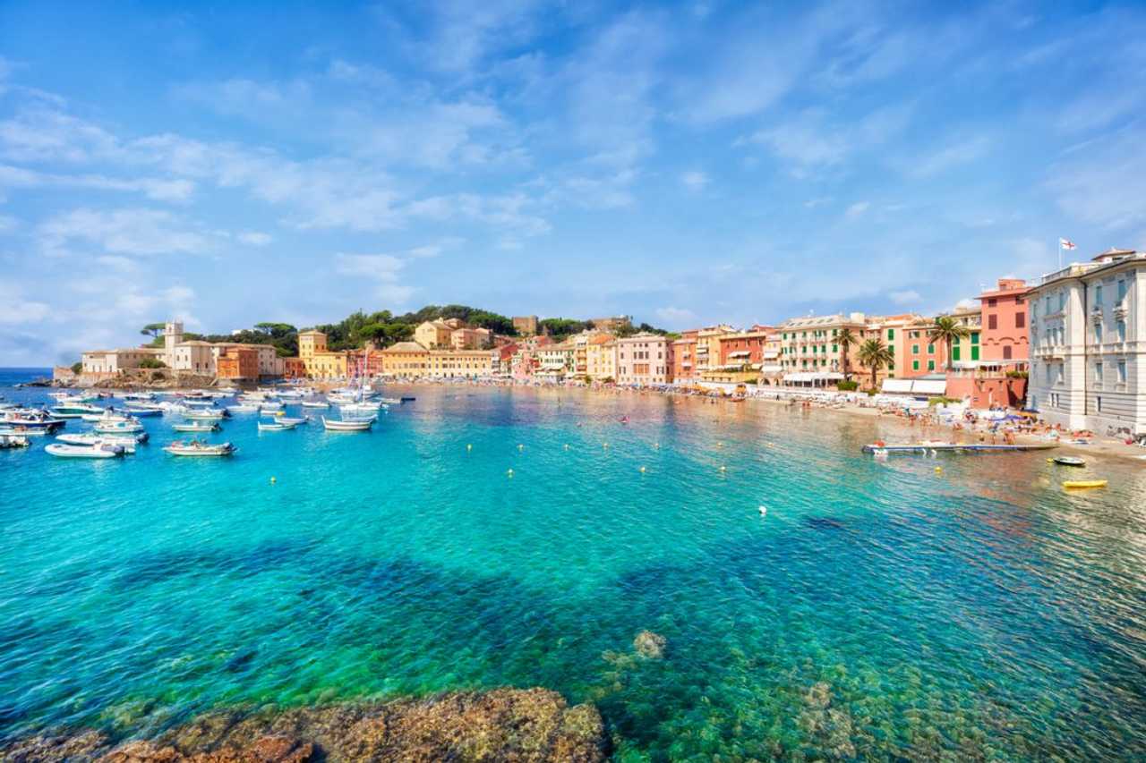 Bright room near Sestri Levante with vegan breakfast and kitchen.