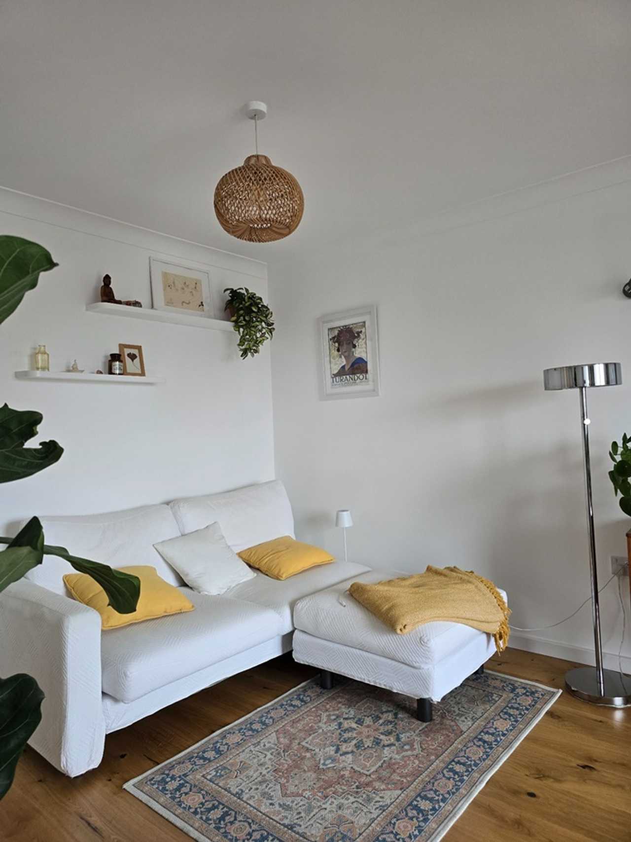 Sunny top floor flat in Clapton 