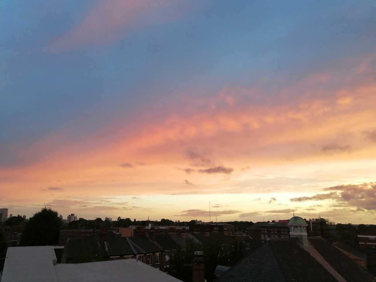 Sunny top floor flat in Clapton 