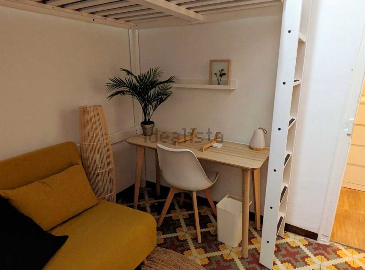 Double loft bed 1 minute in Barceloneta beach 