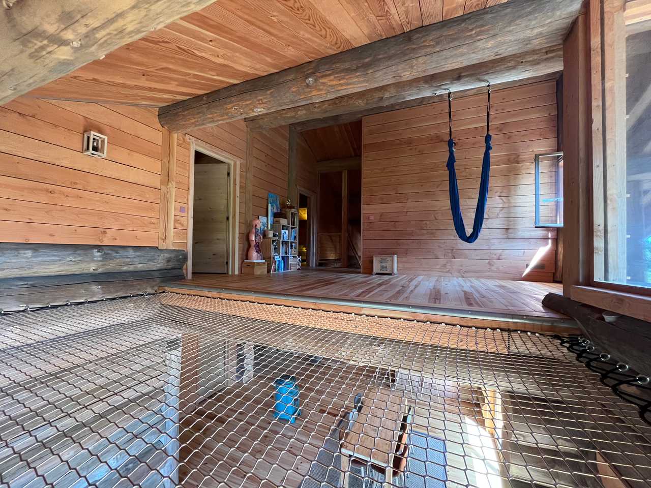 Maison en fuste construite de nos mains, entre la forêt et l'océan.,