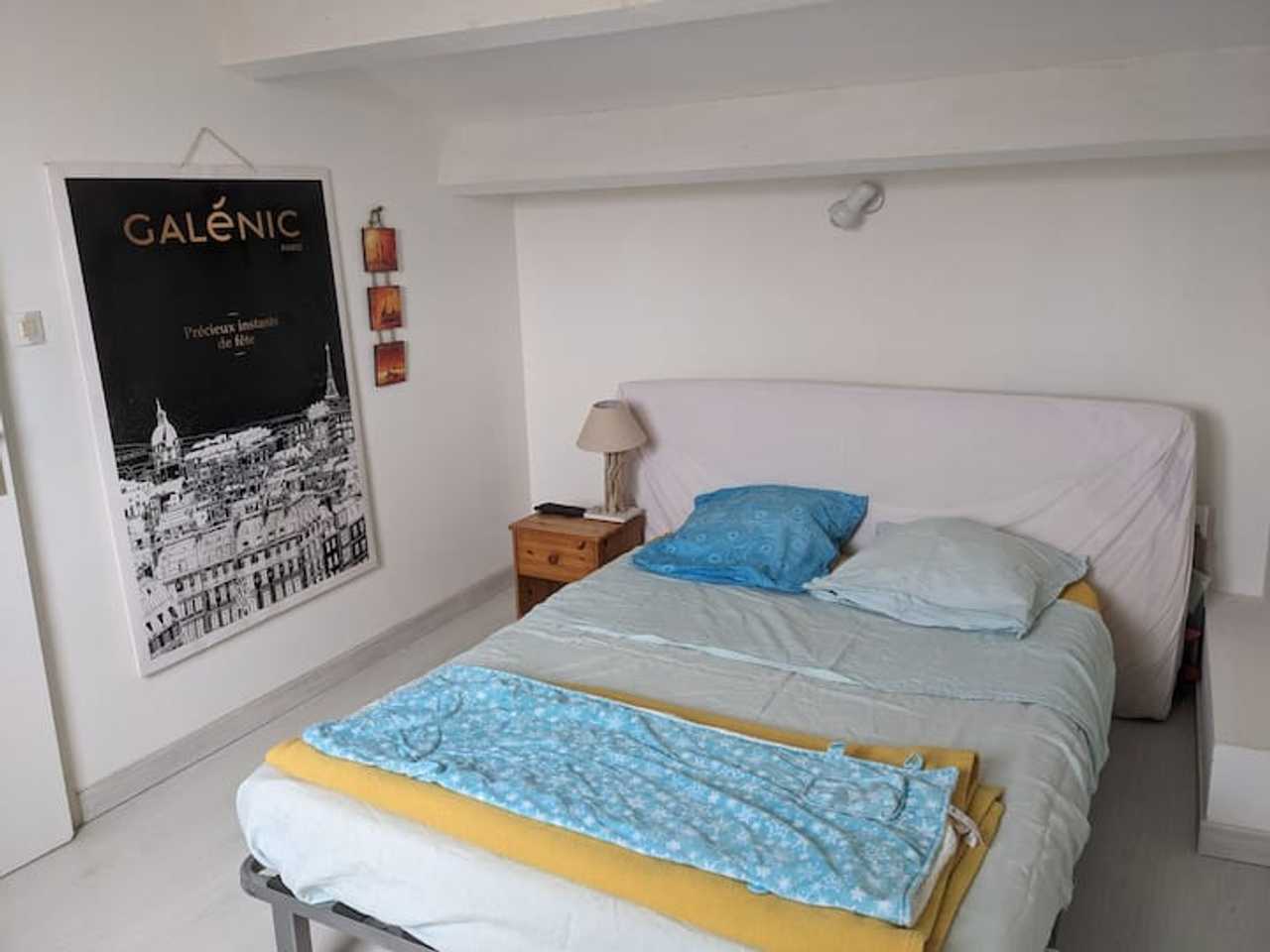 Cozy little artists house near the beach. 70m² over 3 floors. Two adorable cats!