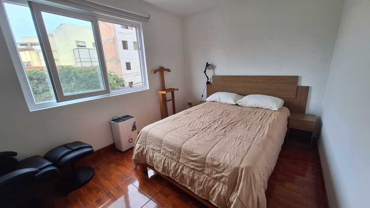 Bright Miraflores Room, Private Bath, Near Kennedy Park & Ocean