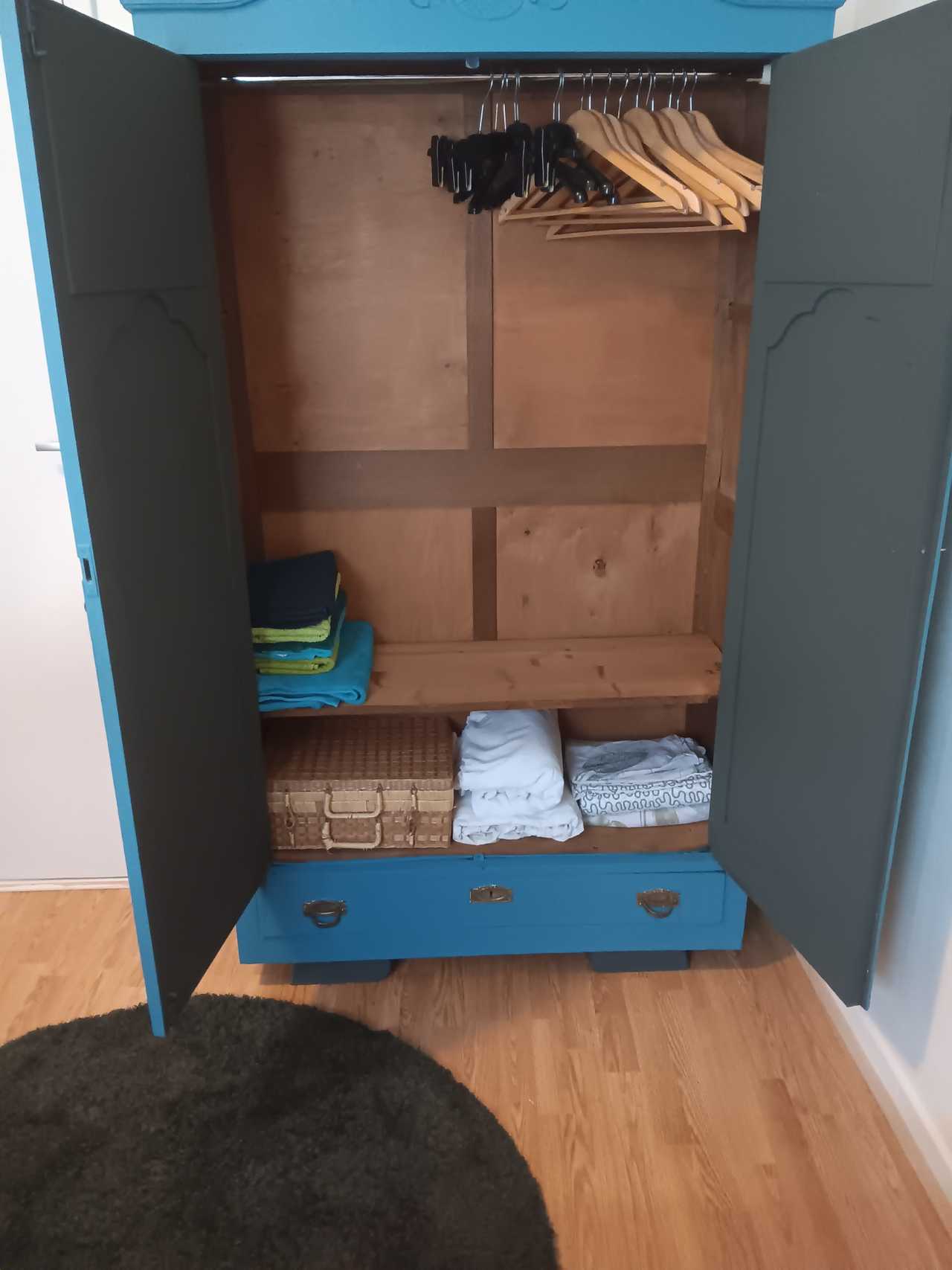 Lovely furnished city room in quiet & clean duplex in very vegan friendly town